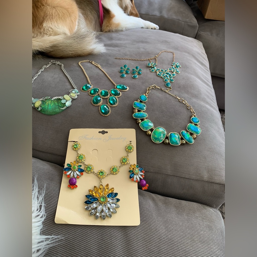 Bundle of 6 pieces costume jewelry